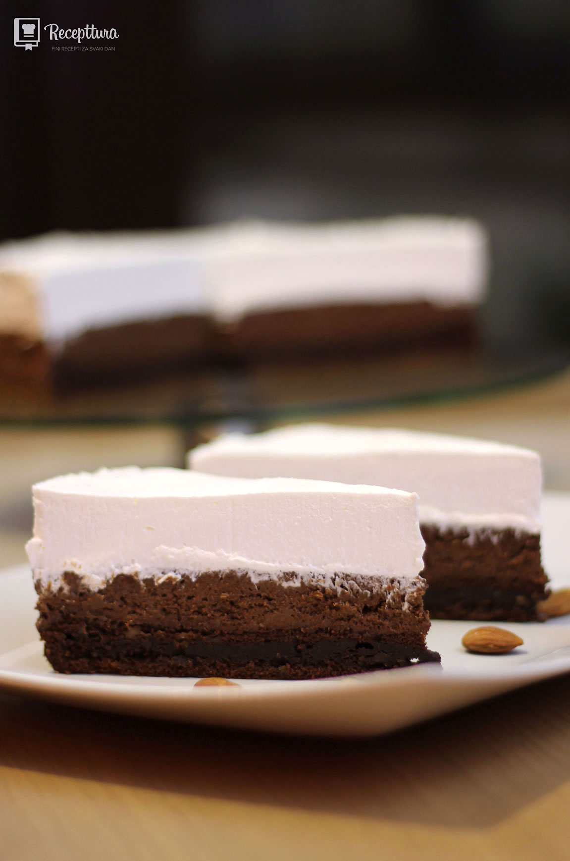 Crna torta ukusna je slastica od tri sloja s jednim malim trikom koji jako olakšava njezinu izradu.