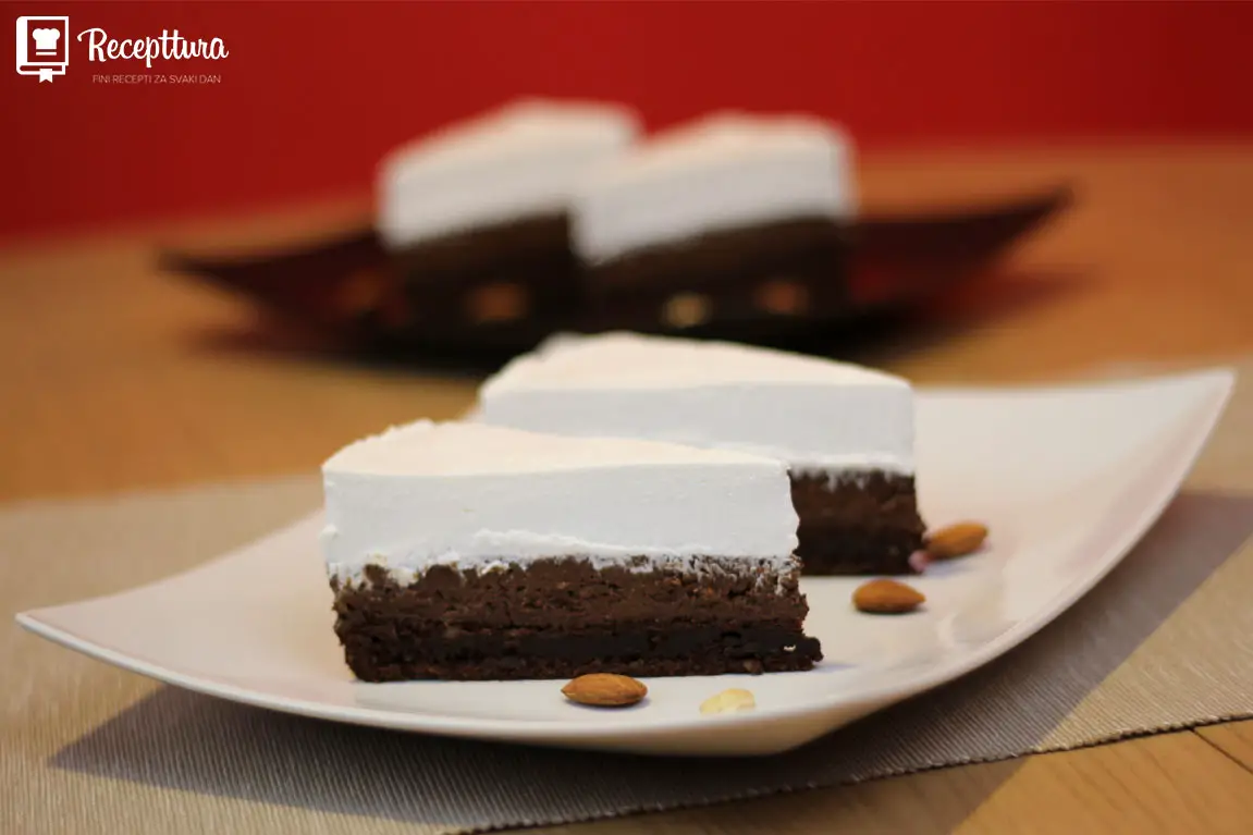 Dva čokoladna sloja crne torte zapravo su napravljena od iste smjese.