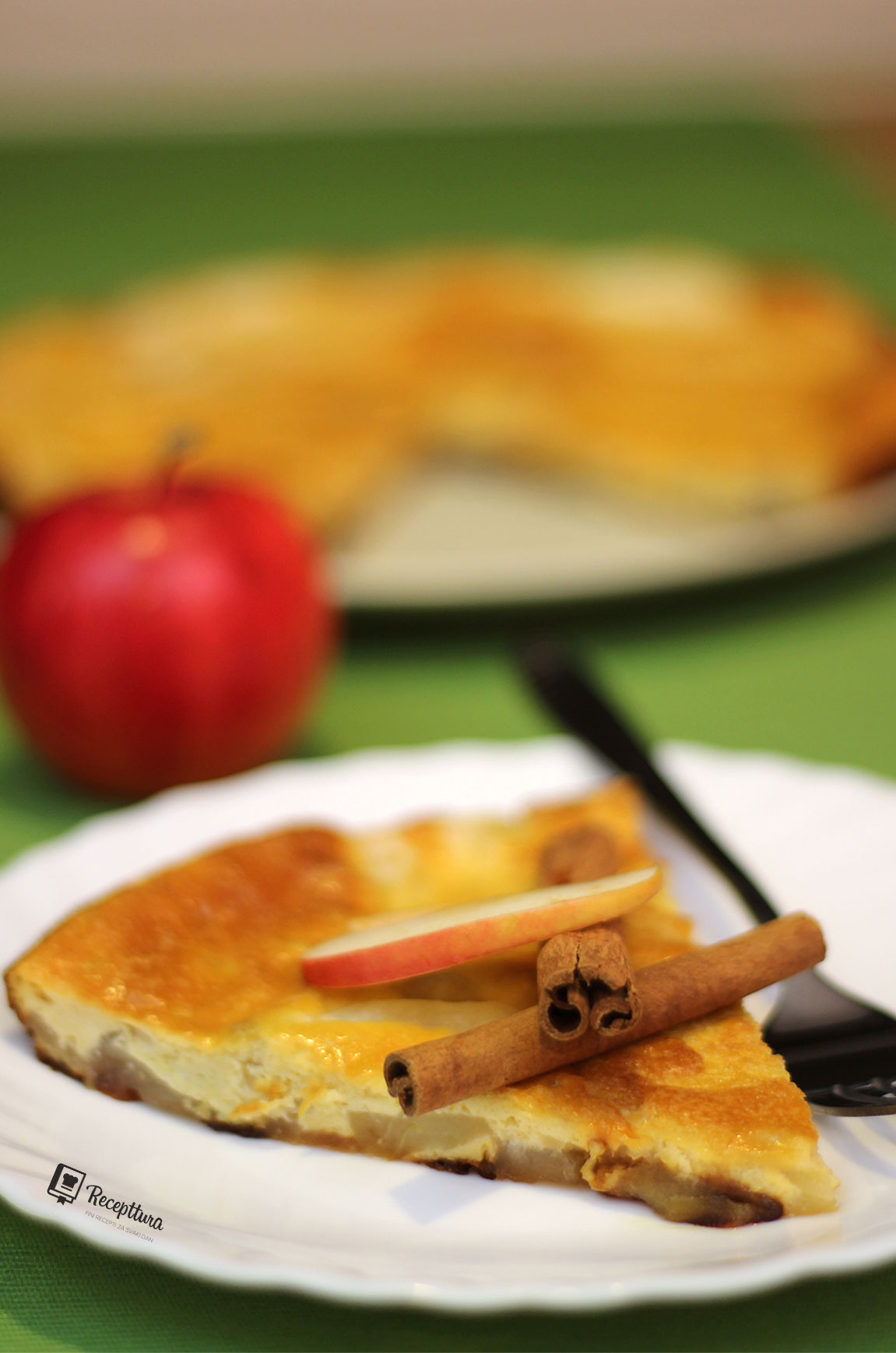 Fin i ukusan slatki omlet od jabuka na seljački način.