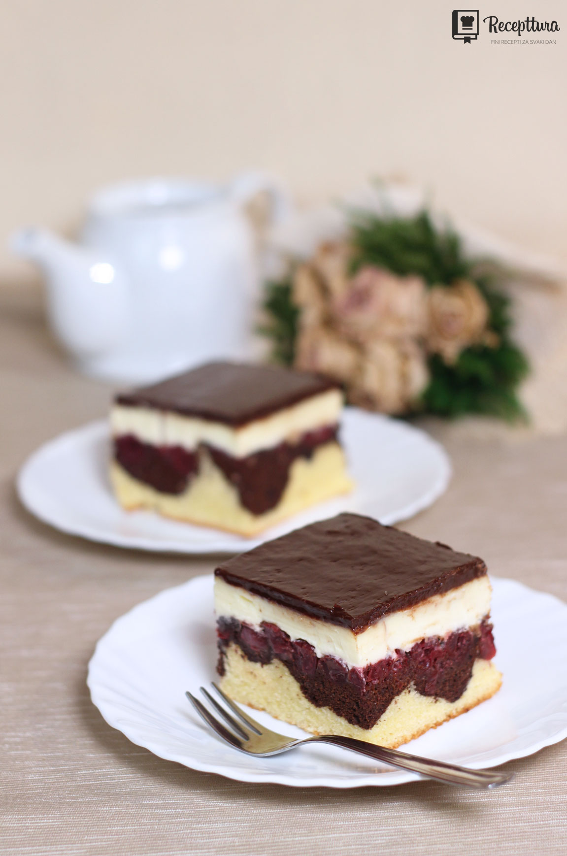 Dunavski valovi su kolač koji spaja okuse višnje, vanilije i čokolade.