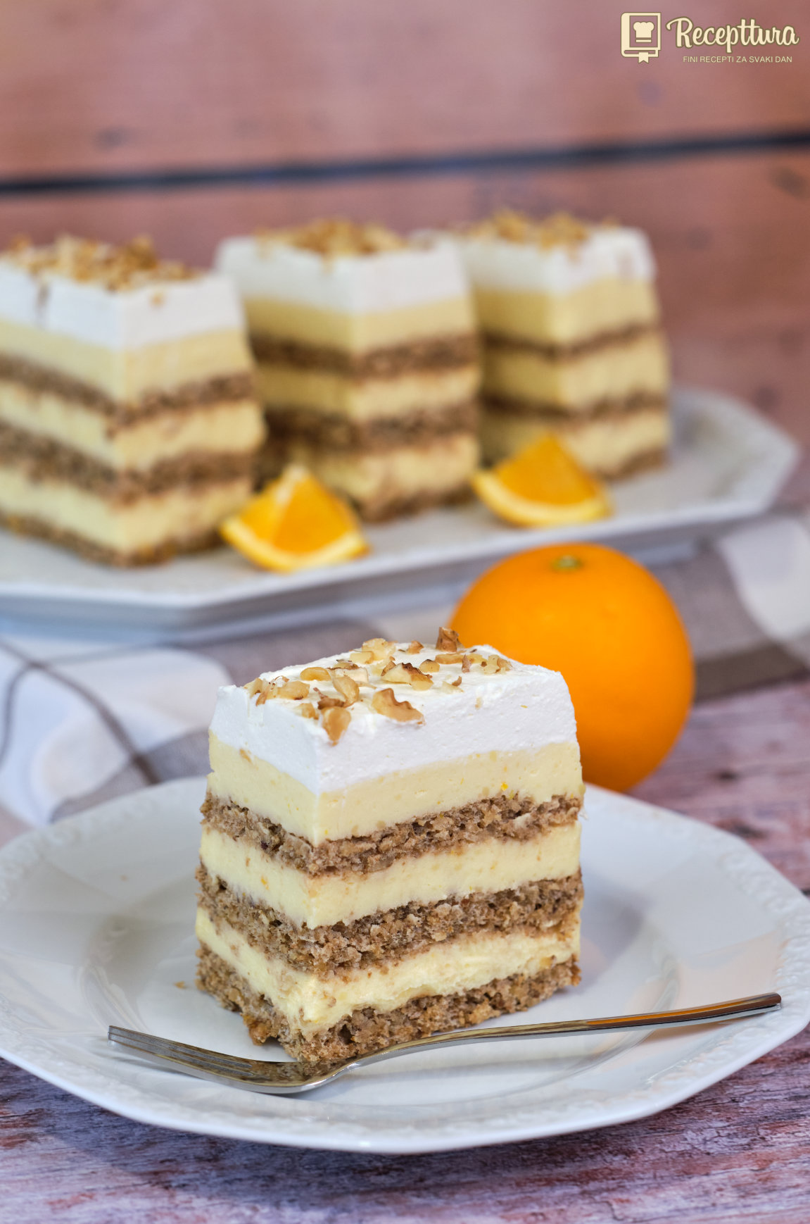 Kolač s narančama i orasima - kremasti kolač sa hrskavim biskvitom od oraha