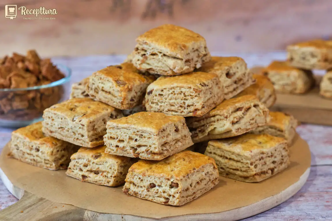 Čvarkuše - mekane pogačice sa čvarcima koje su iznutra mekane a izvana lagano hrskave