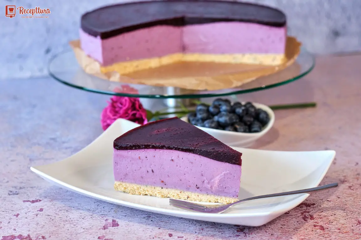 Posluženi cheesecake s borovnicama – kremast i vrlo jednostavan recept od borovnica