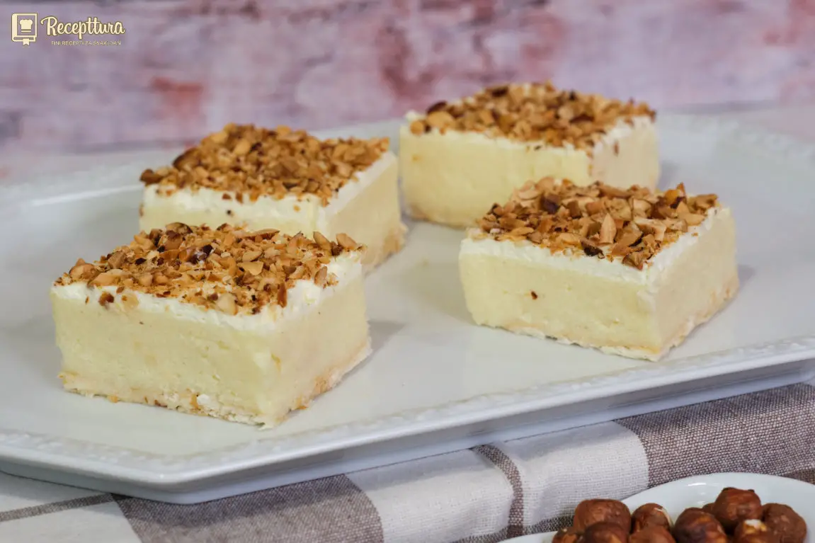 Poslužene griz kocke bez pečenja – kremast i jednostavan recept s kremom od griza i šlagom.